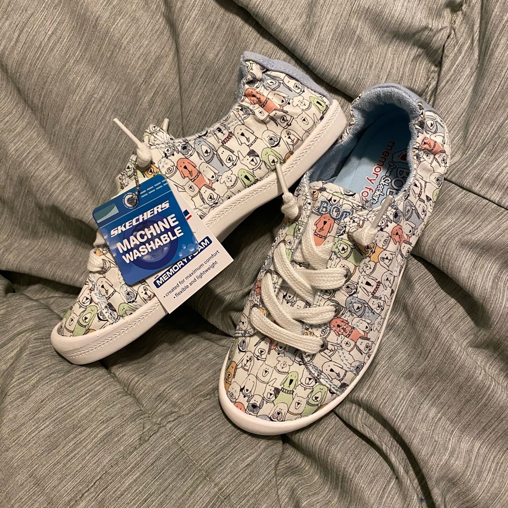 NWT Sketchers Bobs Dog sneakers Size 6